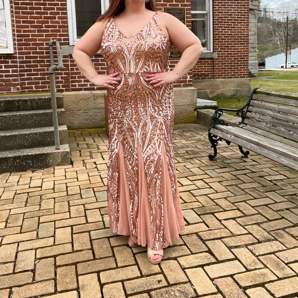 Rose gold size 18W